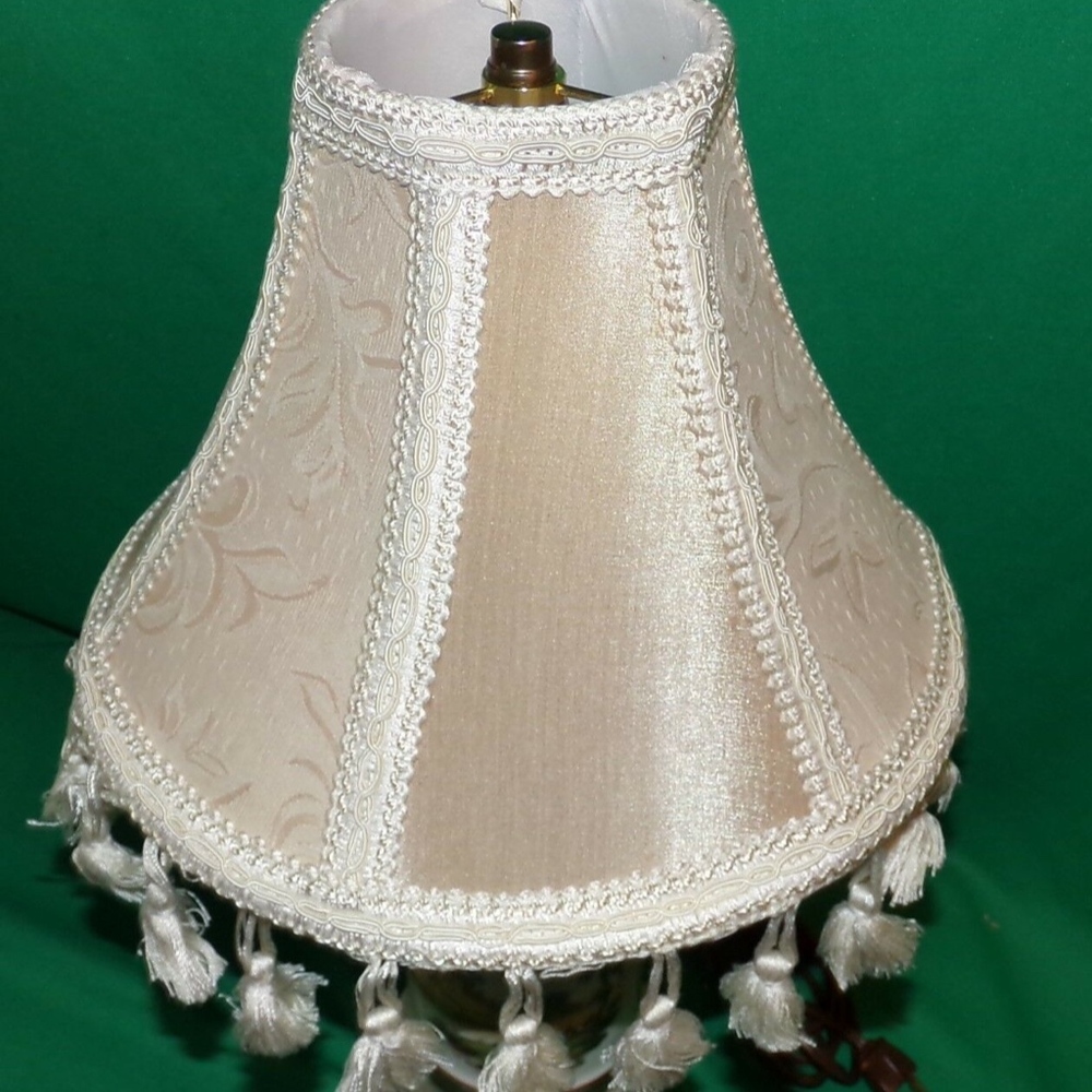 Victorian Couple Mid Century Vintage Lamp & Shade - Picture 5 of 8